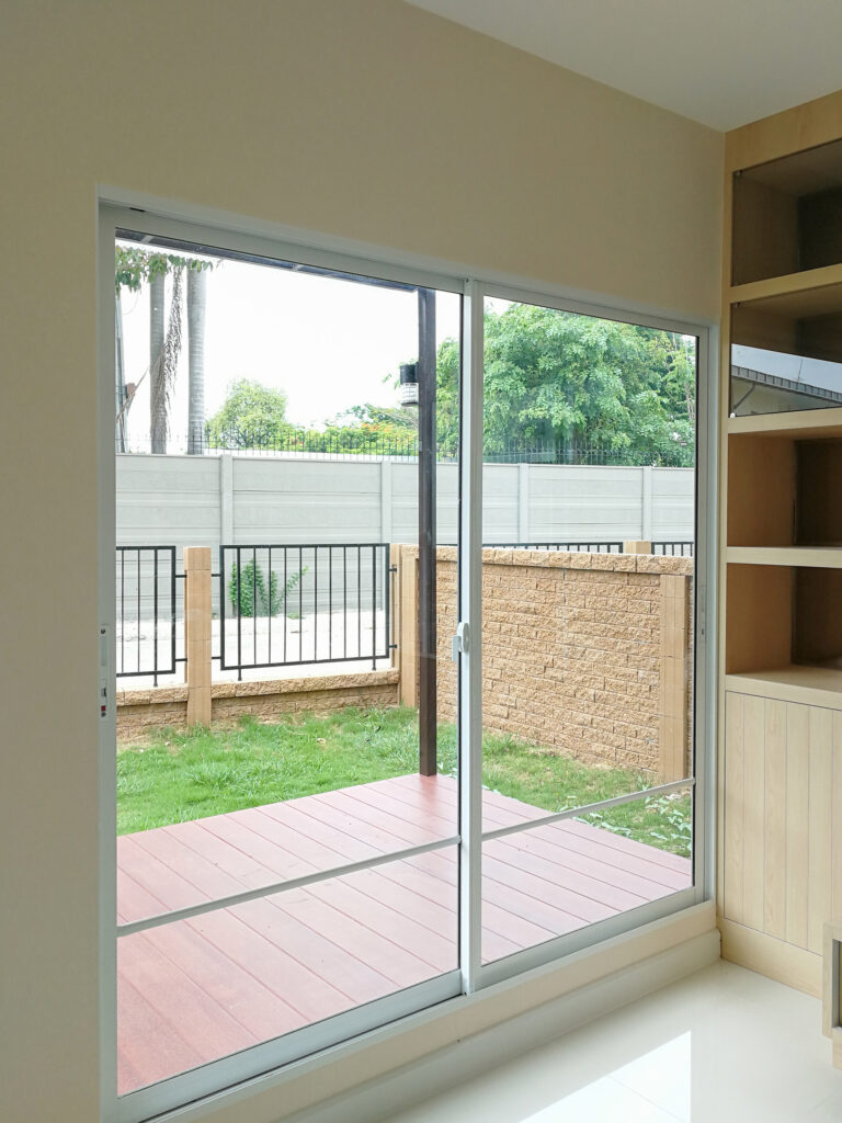 Sliding door that is newly replaced and functional after difficulty.
